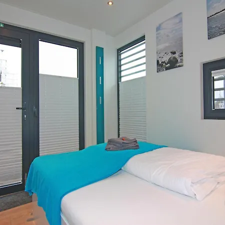 Hausboot Floating House Leni In Ribnitz-damgarten, Cleaning Included Botel