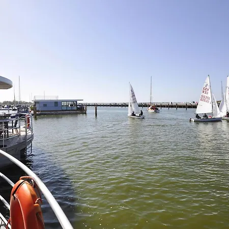 Hausboot Floating House Leni In Ribnitz-damgarten, Cleaning Included Ribnitz-Damgarten