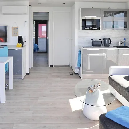 Hausboot Floating House Leni In Ribnitz-damgarten, Cleaning Included